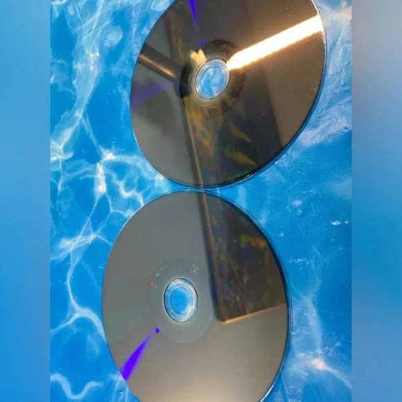 The Wolverine - Unleashed Extended - 2 Disc Blu Ray - Theatrical & Extended Cuts - Picture 2 of 2